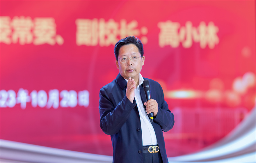 高校长致辞.jpg 高校长致辞.jpg
